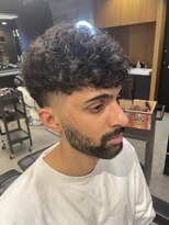 フランクスバーバー アンド ビアークラブ(FRANK'S BARBER and BEER CLUB)&nbsp;テーパーフェードカーリーヘア