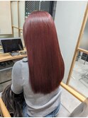 チェリーレッドの艶髪ロング