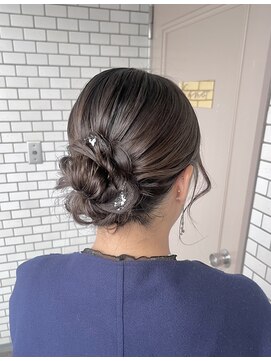 ソノ(sono) シニヨン アップスタイル 金箔ヘア 参列ヘア お呼ばれヘア