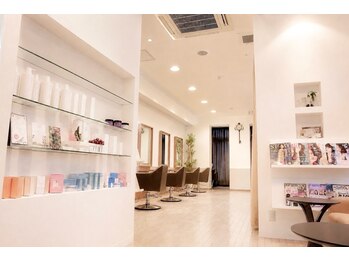 ラフィ(Laffy)の写真/《日比野駅》清潔感ある店内観葉植物とあたたかい雰囲気の店内があなたをお迎えします♪