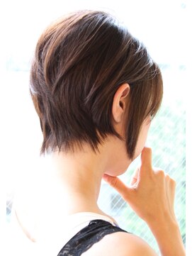 レウナ 外苑前(Reuna) おとな女子・綺麗なシルエットショート