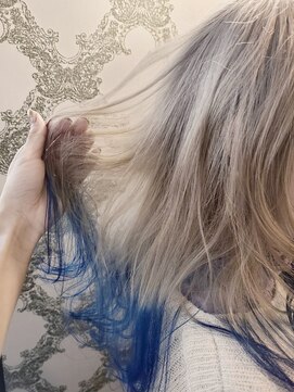 ヴィッカ ヘアーアンドメイク(vikka. hair and make) シルバー×ブルー