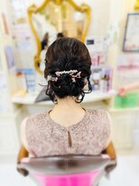 美容室 ティンカーベル シニヨンヘア