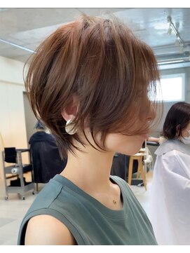 ラフ 新宿(Laff) 大人おしゃれ女子ウルフヘア20代30代40代50代丸みショートボブ