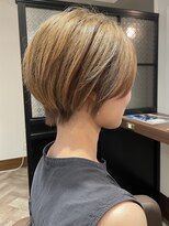 レキュップ(Lequipe)&nbsp;耳かけOK。ショートヘア。