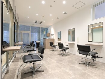 Men's salon tenn. by fifth 心斎橋【メンズサロン テン バイ フィフス】
