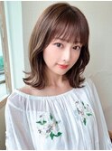 ホワイトグレージュショートボブ30代40代ひし形シルエット