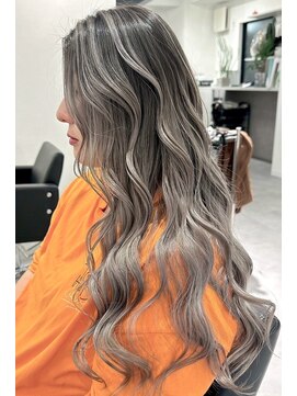 シエラ 堀江(CIERA.) ミルクティーグレージュブリーチなしカラーフェイスフレーミング