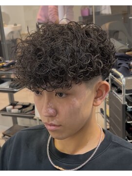 イーラ アメ村店(era) スペインカール　ツイストスパイラル眉カットメンズパーマ