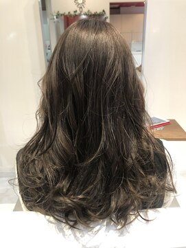 オクト ヘアー(octo hair) ゆる巻きアッシュ