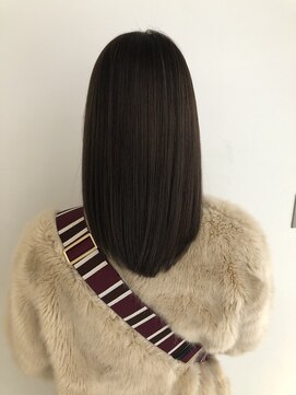 ネイヴィル(navile) ナチュラルベージュ×まとまるミディアムヘア