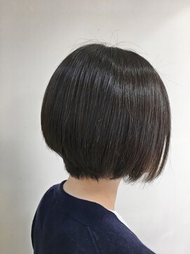 ルームス(ROOM’S) 前下がりグラボブ