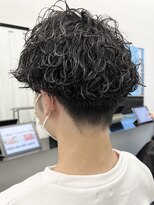 ココ 原宿(KOKO)&nbsp;波巻きツイストスパイラルフェザーパーマ刈り上げセンターパート