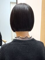 ラフ 新宿(Laff)&nbsp;切りっぱなしボブ 前下がりボブ ブルーブラック 縮毛矯正