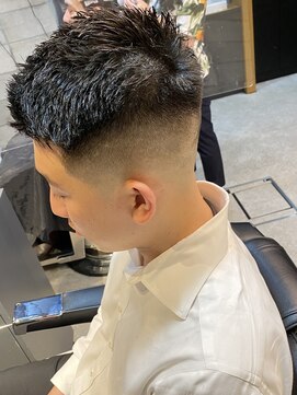 フランクスバーバー アンド ビアークラブ(FRANK'S BARBER and BEER CLUB) ハイスキンフェードカットアップバング