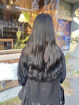 チャプター 問屋町(chapter) ブリーチなしシルバーブラックカラー暗髪レイヤーカット韓国ヘア