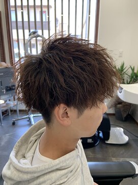 エイト(AITE) ツイストスパイラルパーマセンターパート<理容室>川口鳩ヶ谷74