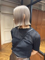 ウニレ バイ センス(unire by sense)&nbsp;【ブリーチ２】ホワイトベージュカラーで作る/きりっぱなしボブ