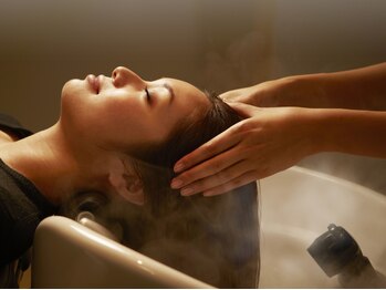 ウィズ 美容室 千葉店(Wiz)の写真/【疲労改善ヘッドスパ】で自分にご褒美♪本格的な頭皮マッサージで日々の疲れにアプローチ！[千葉]
