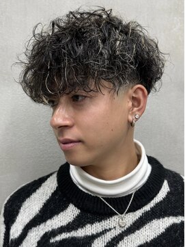 ダズルヘアーエイチ(DAZZLE hair H) スペインカール金メッシュハイライト波巻きパーマスパイラル