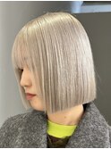 のあホワイトシルバー グレージュ 切りっぱなしボブ