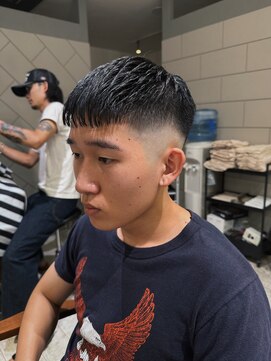 ハイセンス(HISENSE) メンズカットバーバースキンフェードクロップヘア【GIA】