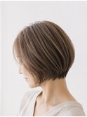新城明るい白髪染め白髪ぼかしハイライト 大人ショート ボブ