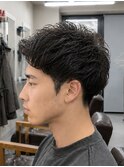 自然な動きと立体感を出したメンズパーマ