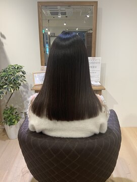 ユーネリー(U-NERY) ロングの切りっぱなしスタイル