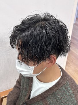 デプト(DEPT.) ツイストスパイラルパーマセンターパートメンズカットフェード