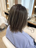 ネオリーブ チロル 横浜西口店(Neolive CiroL.)&nbsp;大人ハイライト 白髪ぼかし　デザインハイライト【miku】