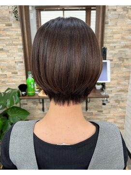 ハサミバイアトリエナガノ 千葉(8sami by atelier nagano) ショートボブ/センターパート/ツヤ髪/グラデーション/イヤリング