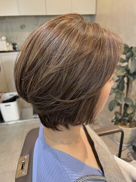 プラスシー(+C) ハイライトで立体感と透明感ショート！福岡ハイライト