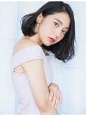 小顔斜めバング＆厚めバングのマーメイドアッシュハニーヘア