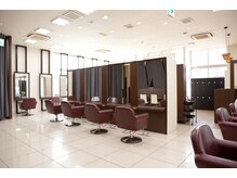 レガリア(Regalia)の雰囲気（明るい、広々とした店内♪）