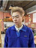 スパイキーショートブロンドベージュピンパーマ眉毛カット