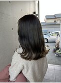 黒髪暗髪アッシュカラー 外ハネくびれウェーブロング