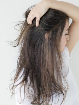 アリュール(ALLURE)の写真/スタイリッシュなグレイカラーで白髪を自信に変える★魅力溢れるワンランク上の大人女性の美しさへ♪