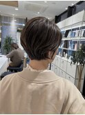 大人可愛い丸みショート　オフィスで浮かないハイライト