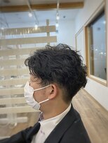 ロルド シェリ(Rold Cheri)&nbsp;センターパートツイストスパイラルパーマ