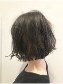 遊ばせたショートボブ