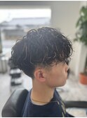 メンズ波巻きスパイラルハイライトセンターパートパーマ