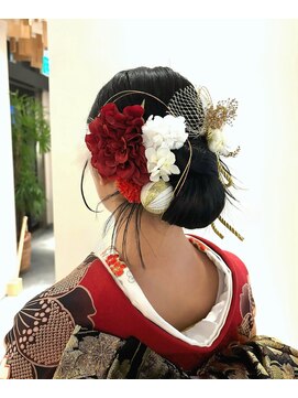 シークエストアンドシプラス(C/QUEST&C-plus) 成人式　ヘアセット　シニヨン　カチモリ　水引　辻堂