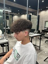 イーラ(era)&nbsp;スペインカールパーマ/メンズ/刈り上げ/眉毛/ツイスト