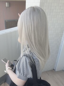 ユウル 横浜(juhl.) ホワイトブロンドホワイトシルバーブリーチダブルカラー/横浜駅