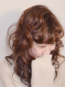 マジィー(magie) グラデーションミディアムパーマ