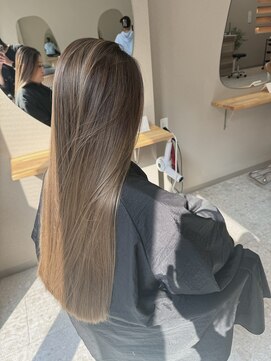 シカ 神戸三宮元町店(Cica) ヘーゼルベージュ ロング 髪質改善 ダブルカラー 三宮