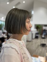 アン アオヤマ(Ann AOYAMA)&nbsp;コンパクトボブ×オリーブカラー