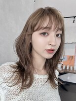 ルアナ(Luana.)&nbsp;ゆるっと動きのあるレイヤーと大人可愛いグレージュ◎