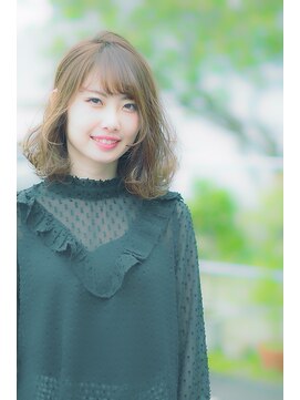 ソラ(sora) 柔らかアッシュベージュのミディアムボブ